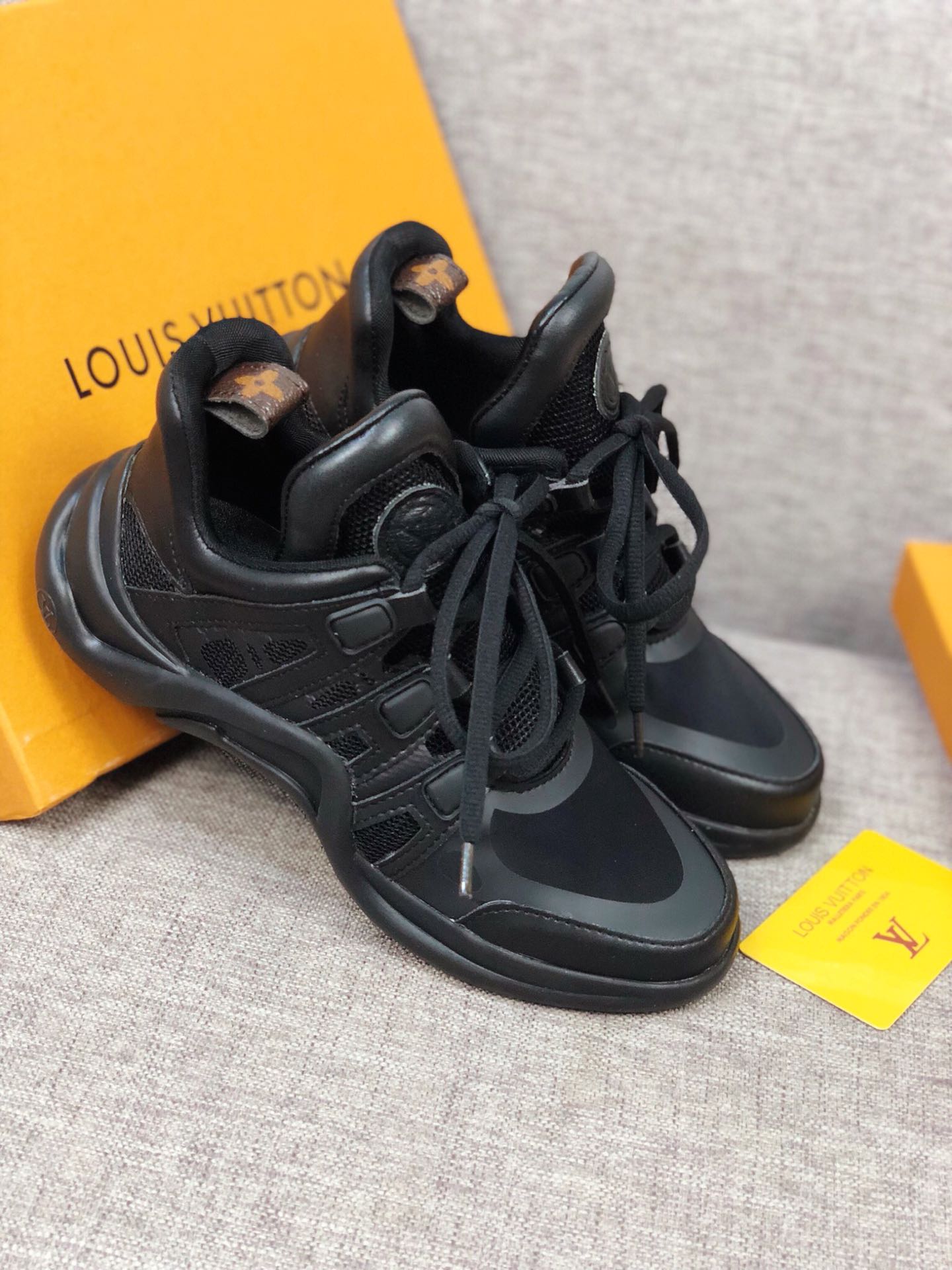 PT - LUV Archlight Full Black Sneaker