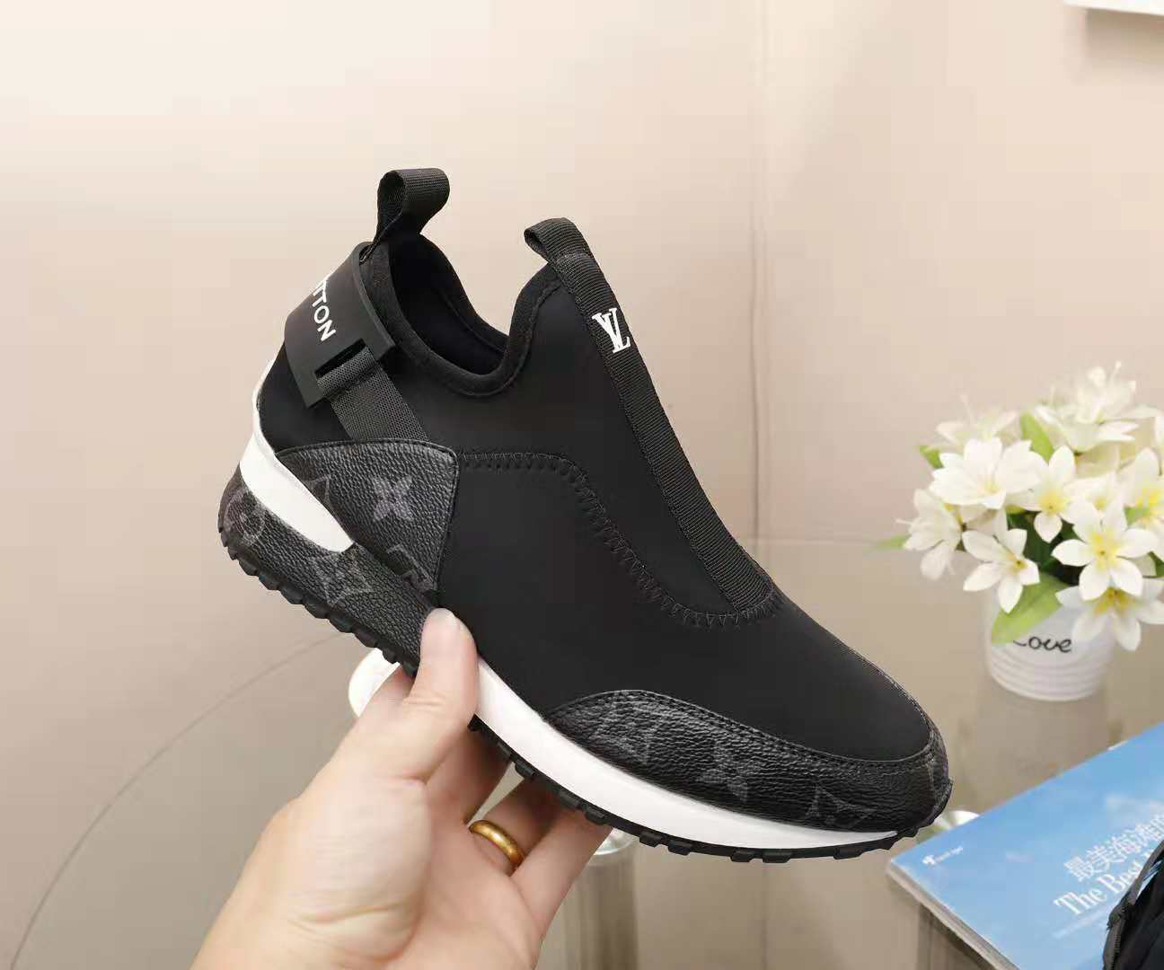 PT - High Quality Luv Sneaker 076