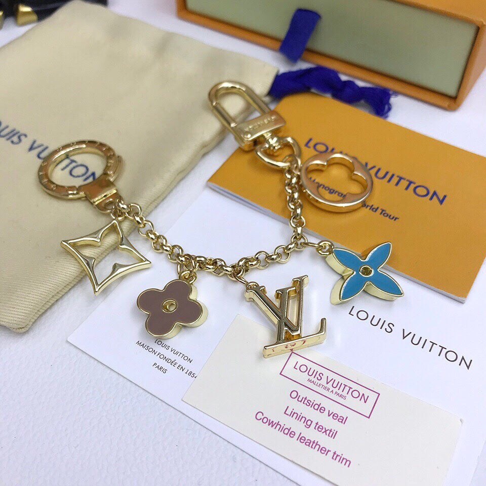 BL -High Quality Keychains LUV 056